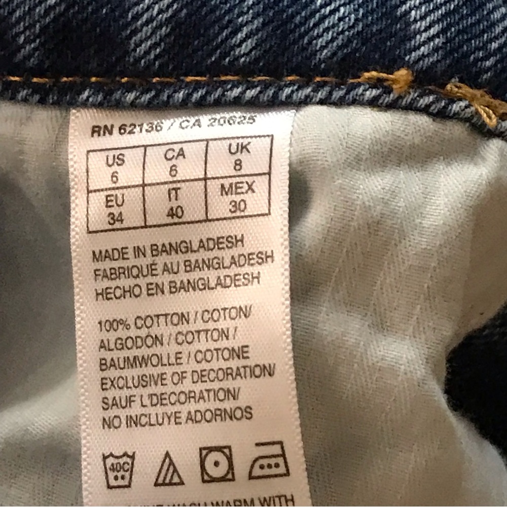 NWOT Guess Women’s LA Monogram Denim Shorts Size 6 - Picture 6 of 6
